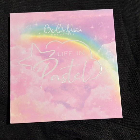 BeBella Life in Pastel Matte Shimmer
Glitter 16 Color Pastel Eyeshadow Palette - Picture 5 of 8